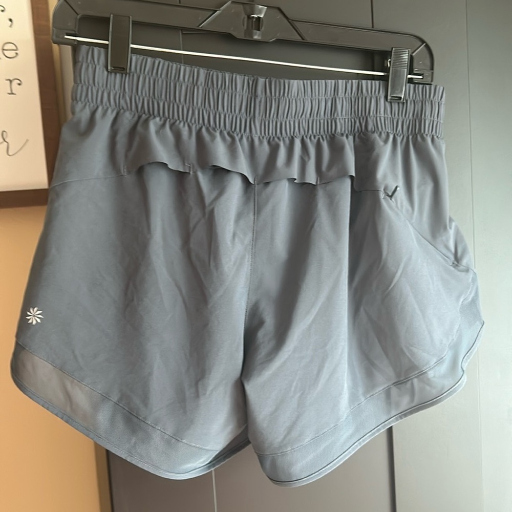 Athleta Women’s Gray Mesh Run 4” short